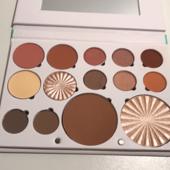 OFRA Boho refillable Pro Palette NEW in box - Picture 3 of 13